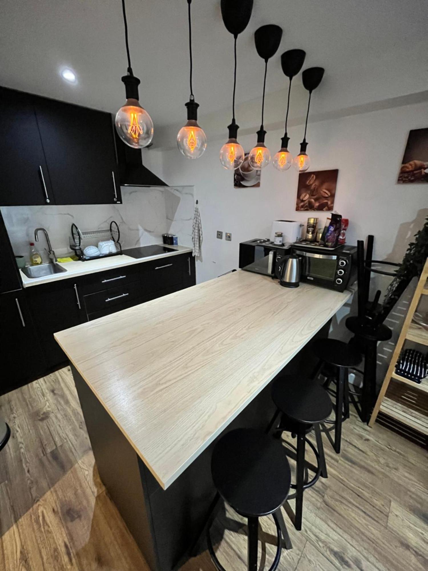 Kamilla'S Rooms London Zone-1 ภายนอก รูปภาพ